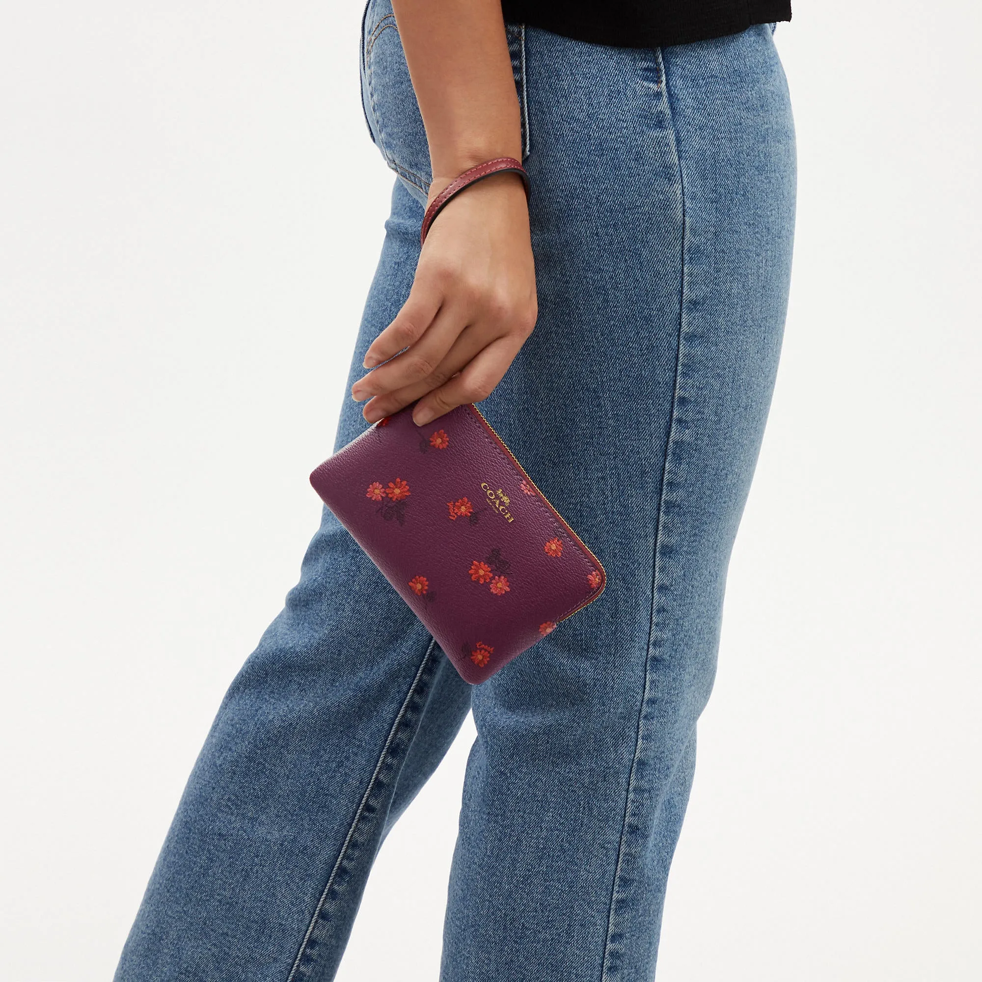 Coach Outlet Corner Zip Wristlet With Country Floral Print
