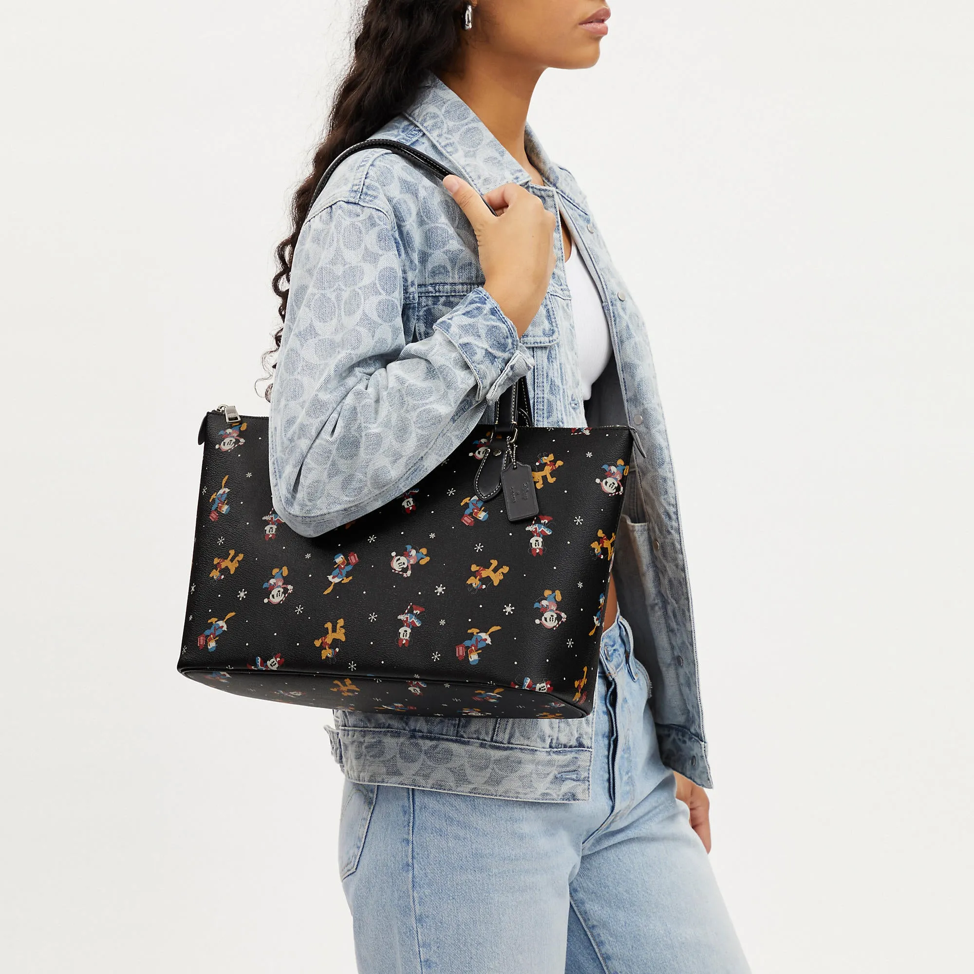 Coach Outlet Disney X Coach Gallery Tote With Holiday Print